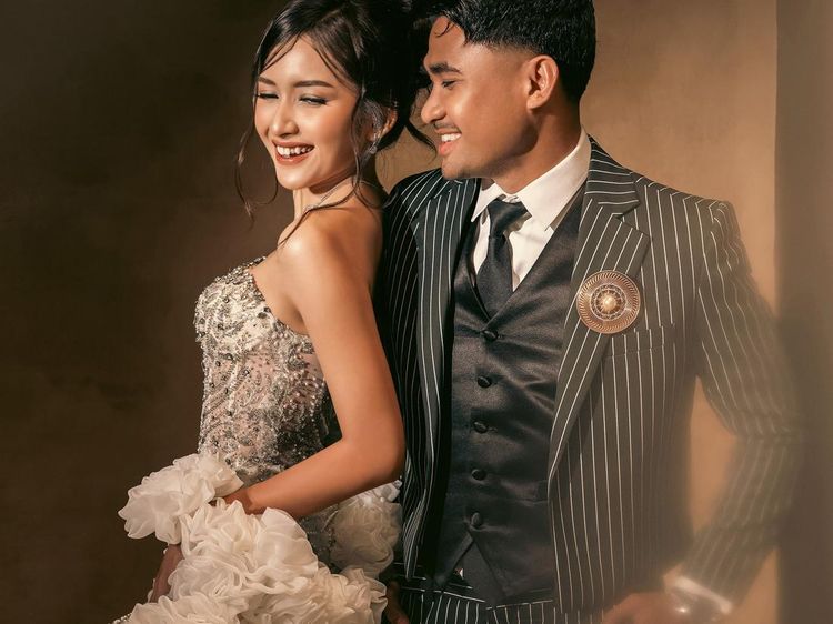 Gaya Prewedding Terbaru Asnawi & Yuriska Patricia Bertema Vintage yang Glamour