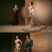 Sedangkan Yuriska tampil glamour mengenakan gaun bernuansa silver yang dipercantik dengan bagian rok menjuntai berhias bulu-bulu. Keduanya tampak sumringah menyambut hari bahagia. Foto: Instagram @asnawi_bhr
