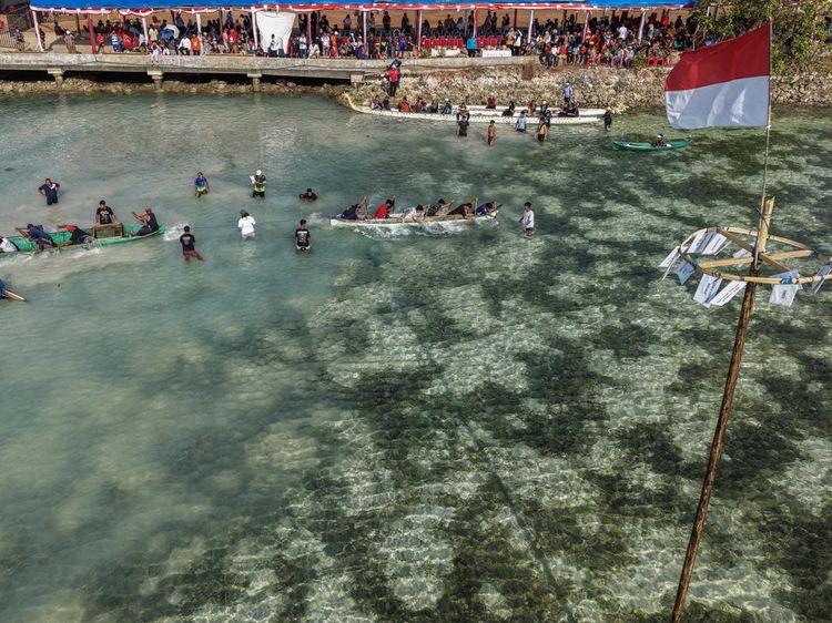 Serunya Tarik Tambang Perahu, Warga Ramaikan Wakatobi Wave 2026