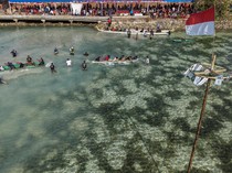 Serunya Tarik Tambang Perahu, Warga Ramaikan Wakatobi Wave 2026