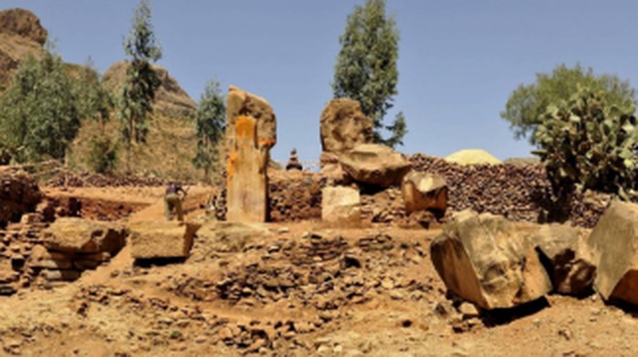 Sisa struktur Grat Beal Gibri di Yeha, Ethiopia.