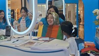 Ibu-ibu Jogja Antusias Coba Personal Color Analysis dari Frisian Flag