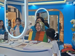 Ibu-ibu Jogja Antusias Coba Personal Color Analysis dari Frisian Flag