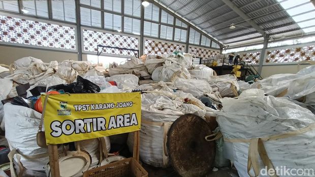 TPST Karang Joang Km.12, Balikpapan Utara, Kota Balikpapan, Kalimantan Timur (Kaltim). Foto: Ary Nindita Intan RS