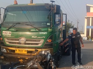 Tragedi Pasutri Tewas Tertabrak Truk Saat Ganti Ban di Tol Klaten