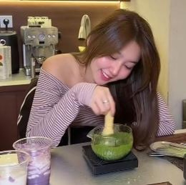 Potret Vilmei Belajar Bikin Matcha dan Borong Kangkung dari Penjual Kaki Lima