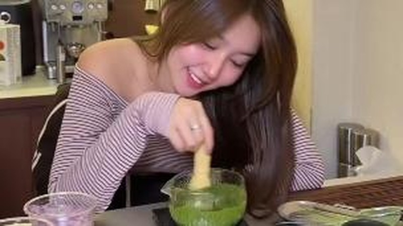 Potret Vilmei Belajar Bikin Matcha dan Borong Kangkung dari Penjual Kaki Lima