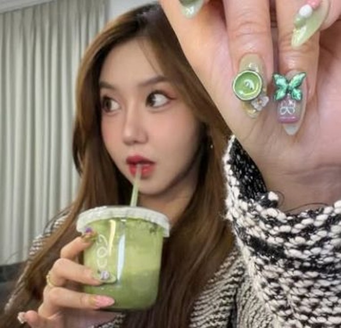 Potret Vilmei Belajar Bikin Matcha dan Borong Kangkung dari Penjual Kaki Lima