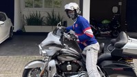 Vincent Kosasih Rela Jalankan Moge Pake Kaki demi Suara Gak Ganggu Tetangga
