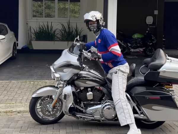 Vincent Kosasih Rela Jalankan Moge Pake Kaki demi Suara Gak Ganggu Tetangga
