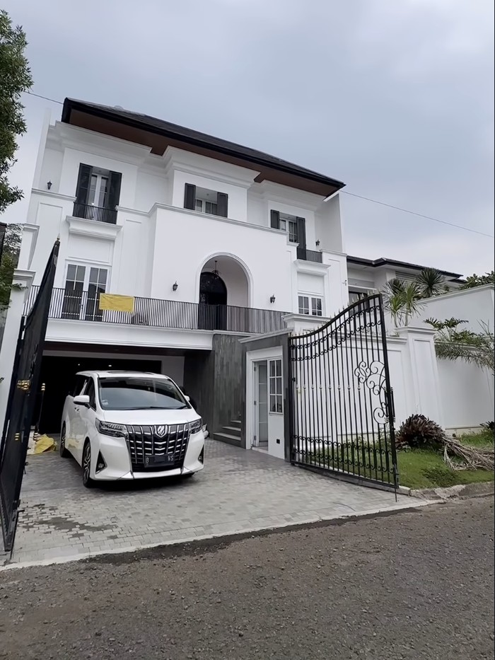 Pembangunan rumah Wika Salim