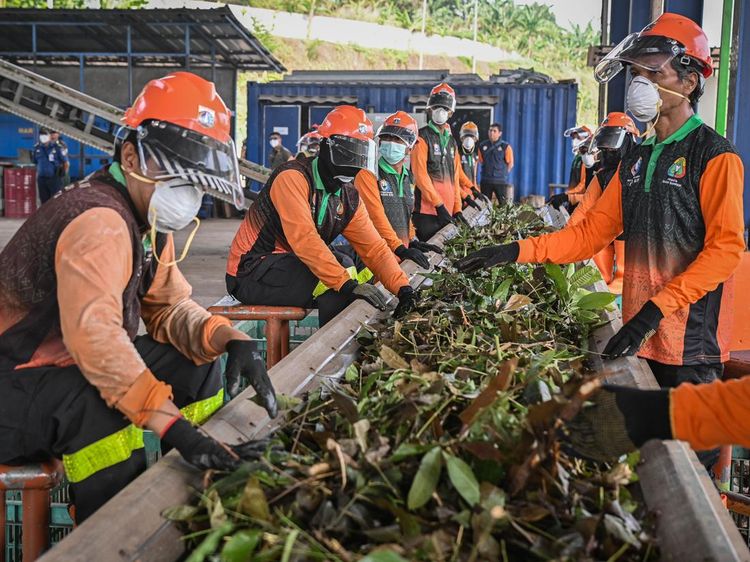 11 Sungai di Jakarta Bakal Dipasangi Saringan Sampah Terpadu