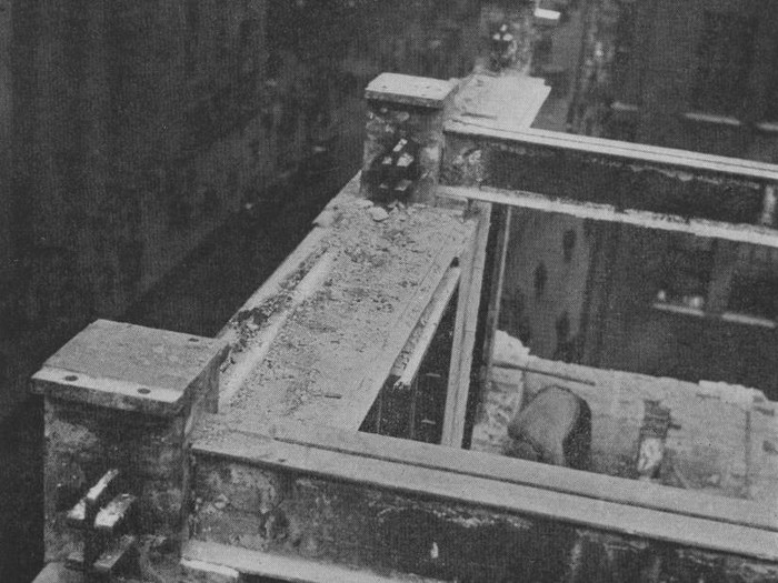 177062355 The Origin Of The Skyscraper - black and white photograph showing a view of the fifth floor level, of The Home Insurance Building, facing LaSalle Street, displaying the broad supporting shelf which is formed with the cast iron lintels, Chicago, Illinois, 1931. (Photo by Museum of Science and Industry, Chicago/Getty Images)
