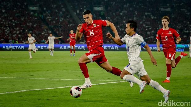 Timnas Indonesia dan Thailand masih bermain imbang 0-0 hingga babak pertama final FIFA ASEAN Cup 2026 di Stadion Utama Gelora Bung Karno (SUGBK), Jakarta, Senin (5/10/2026). Kedua tim sama-sama memiliki sejumlah peluang, namun belum mampu mengubahnya menjadi gol.
