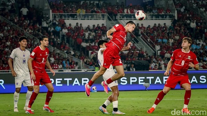 Timnas Indonesia dan Thailand masih bermain imbang 0-0 hingga babak pertama final FIFA ASEAN Cup 2026 di Stadion Utama Gelora Bung Karno (SUGBK), Jakarta, Senin (5/10/2026). Kedua tim sama-sama memiliki sejumlah peluang, namun belum mampu mengubahnya menjadi gol.