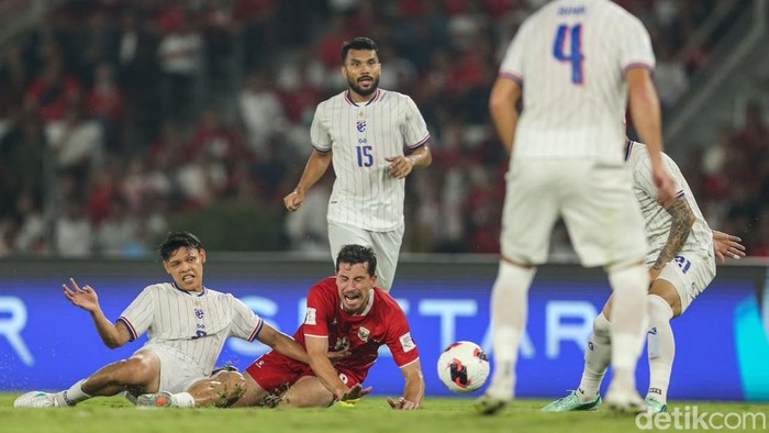 Timnas Indonesia dan Thailand masih bermain imbang 0-0 hingga babak pertama final FIFA ASEAN Cup 2026 di Stadion Utama Gelora Bung Karno (SUGBK), Jakarta, Senin (5/10/2026). Kedua tim sama-sama memiliki sejumlah peluang, namun belum mampu mengubahnya menjadi gol.