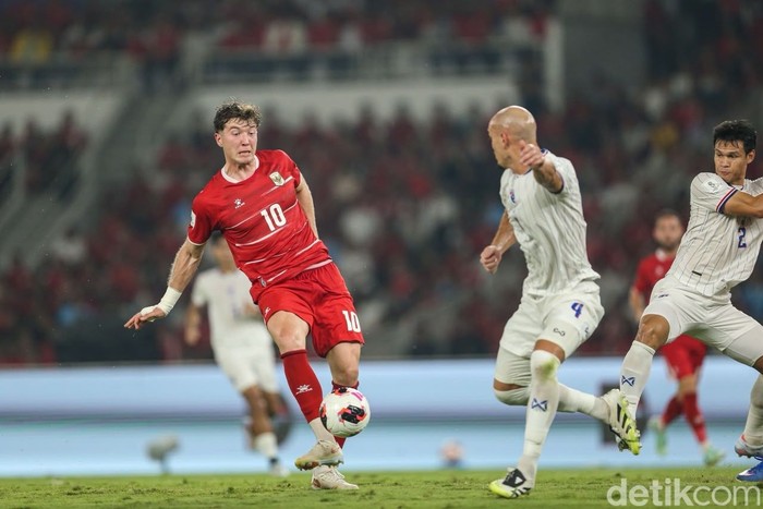 Timnas Indonesia dan Thailand masih bermain imbang 0-0 hingga babak pertama final FIFA ASEAN Cup 2026 di Stadion Utama Gelora Bung Karno (SUGBK), Jakarta, Senin (5/10/2026). Kedua tim sama-sama memiliki sejumlah peluang, namun belum mampu mengubahnya menjadi gol.