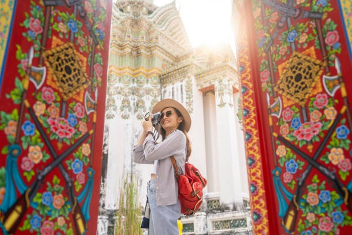 8 Jurus Hemat Traveling, Bisa Dapat Tiket Murah hingga Lounge Gratis