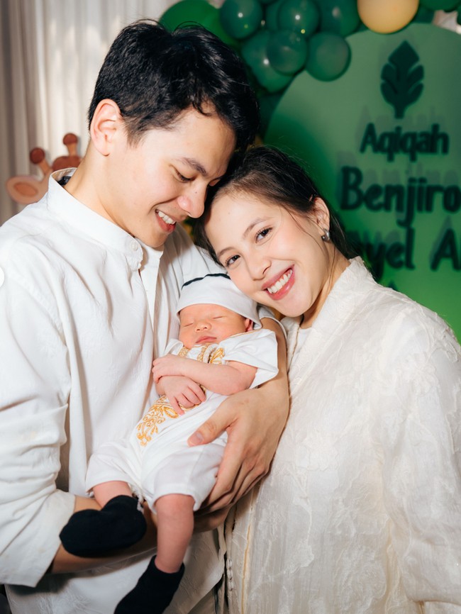 Foto Aqiqah Benjiro Putra Adhisty Zara-Tsaqib, Perdana Perlihatkan Wajah Anak