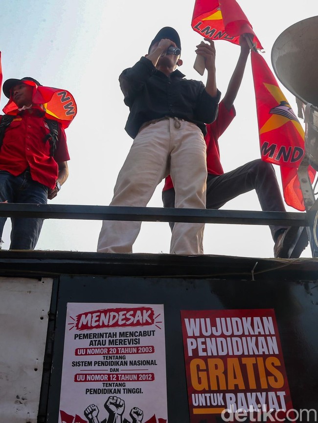 Aksi di Depan DPR, LMND Suarakan Pendidikan Gratis Tanpa Syarat