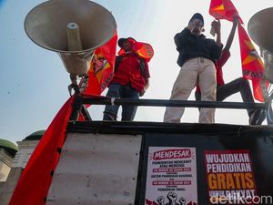Aksi di Depan DPR, LMND Suarakan Pendidikan Gratis Tanpa Syarat