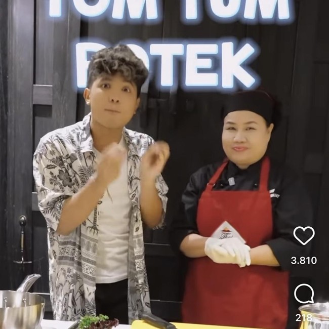 Aksi Seru Jirayut Masak Salad hingga Racik Tom Yum Khas Thailand