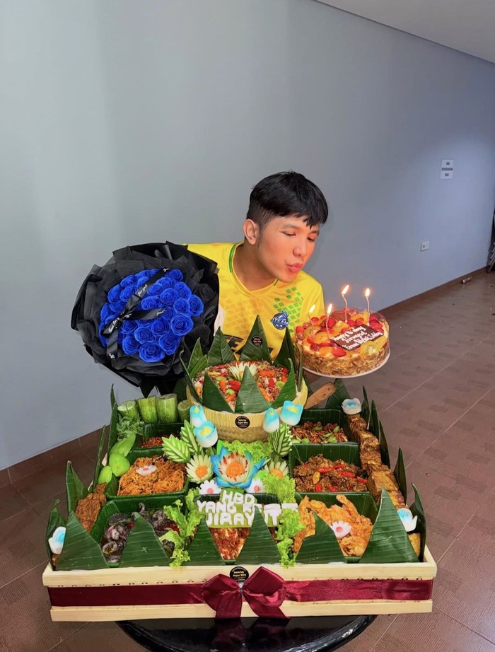 Aksi Seru Jirayut Masak Salad hingga Racik Tom Yum Khas Thailand Aksi Seru Jirayut Masak Salad hingga Racik Tom Yum Khas Thailand