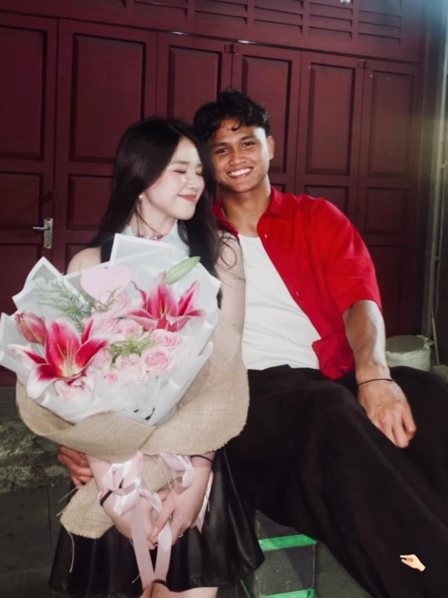 Ada Apa Hokky Caraka dengan Penyanyi Anneth?