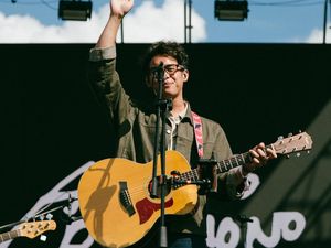 Keren! Aksi Ardhito Pramono Manggung di Busan Rock Festival