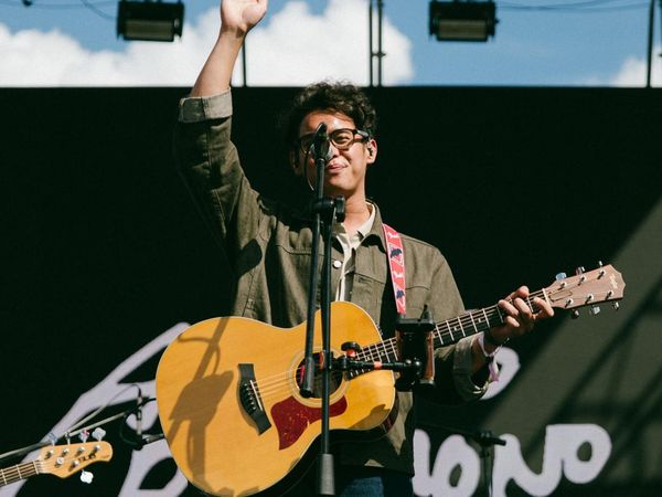 Keren! Aksi Ardhito Pramono Manggung di Busan Rock Festival