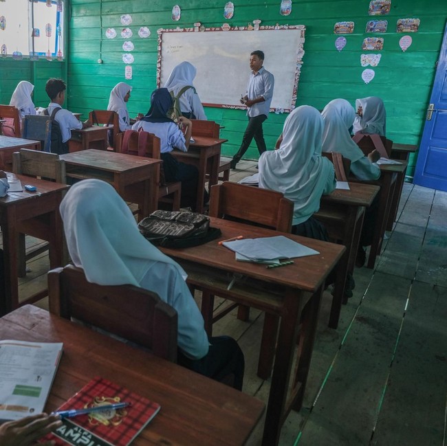 Belajar di Atas Laut, Sekolah Terapung Wakatobi Dapat Sentuhan Revitalisasi
