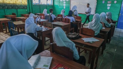 Belajar di Atas Laut, Sekolah Terapung Wakatobi Dapat Sentuhan Revitalisasi