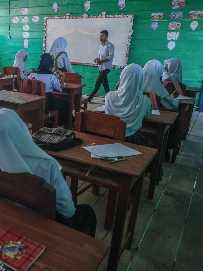 Belajar di Atas Laut, Sekolah Terapung Wakatobi Dapat Sentuhan Revitalisasi