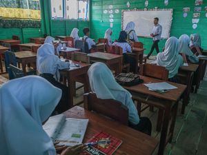 Belajar di Atas Laut, Sekolah Terapung Wakatobi Dapat Sentuhan Revitalisasi