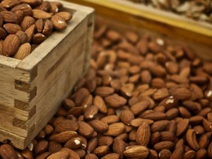 Bukan Emas! Pencuri Ini Bawa Kabur Kacang Almond Senilai Rp7,2 M!