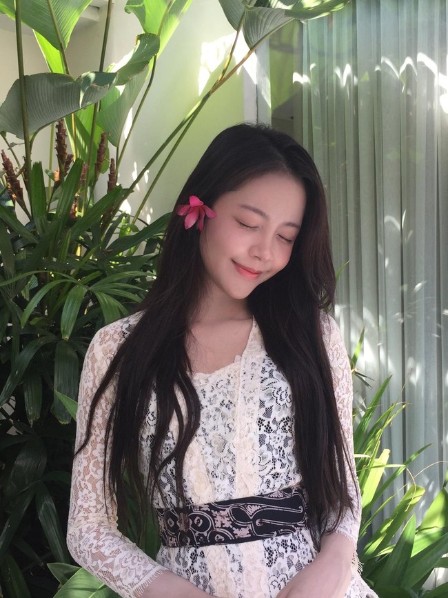 Pesona Carmen Pulkam ke Bali, Boyong Member Hearts2Hearts ke Rumahnya