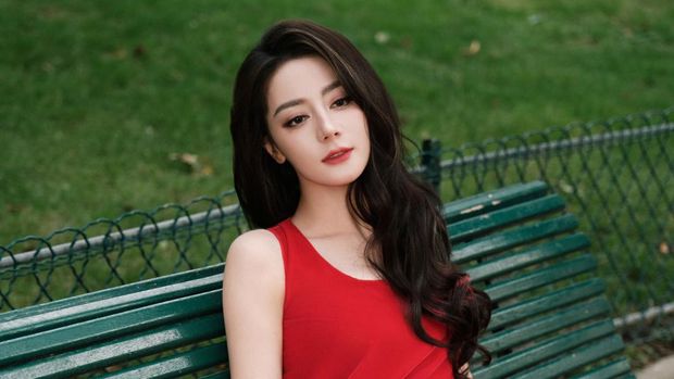 Dilraba Dilmurat di Paris Dilraba Dilmurat di Paris.