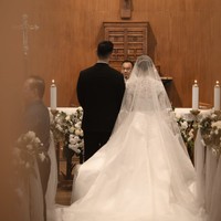 Pemberkatan berlangsung di Gereja Katolik Taman Doa Our Lady of Akita PIK 2, Tangerang, Banten. Setelah prosesi sakral tersebut, Jerry dan Stefani melanjutkan perayaan dengan resepsi di hari yang sama. Kabar bahagia itu kemudian dibagikan Jerry dan Stefani melalui Instagram pada Minggu (4/10/2026). Foto: dok. Instagram @fanimci5 (Fotografer: Magical Photo by @kairos_works @davyre)