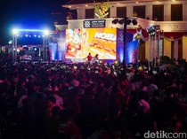 Gelora Arek-Arek Suroboyo Nobar Timnas Indonesia di Grahadi