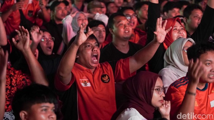 Gelora Arek-Arek Suroboyo Nobar Timnas Indonesia di Grahadi