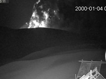 Gunung Anak Krakatau Erupsi Malam Ini, Status Waspada