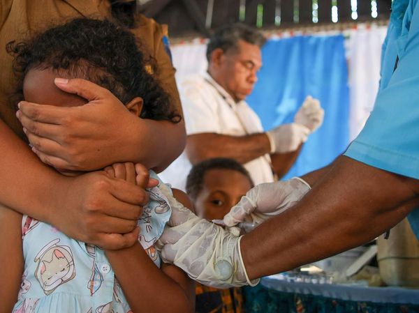 KLB Campak-Rubella, Anak-anak di Manokwari Jalani Imunisasi