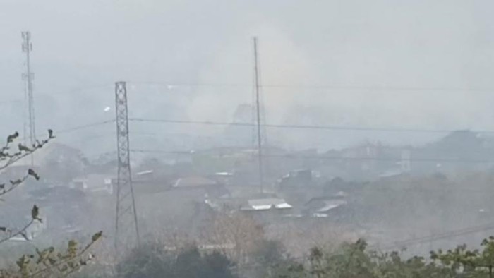 Kabut asap di Parepare, Sulawesi Selatan.