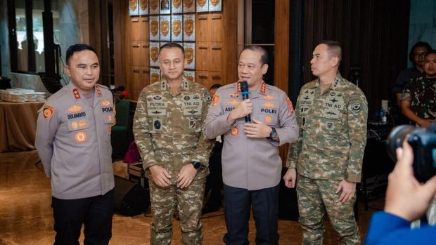 Kapolda Metro dan Wakapolda hadiri syukuran HUT ke-81 TNI di Makodam Jaya, Jakarta Timur, Senin (5/10/2026).