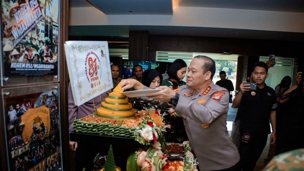 Kapolda Metro dan Wakapolda hadiri syukuran HUT ke-81 TNI di Makodam Jaya, Jakarta Timur, Senin (5/10/2026).