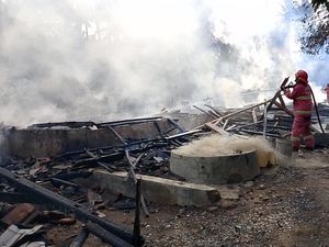 Rumah Bantuan Tsunami 2006 di Pangandaran Ludes Dilalap Api