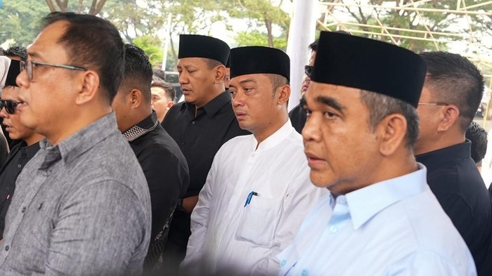Ketua MPR Ahmad Muzani hingga Mensesneg Prasetyo Hadi hadiri pemakaman kader muda Gerindra Lisman Puja Kusuma (dok.istimewa)