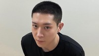 Kalem di Drakor, Kim Young Dae Mendadak Ngerap & Makin Ganteng Saat Wamil!