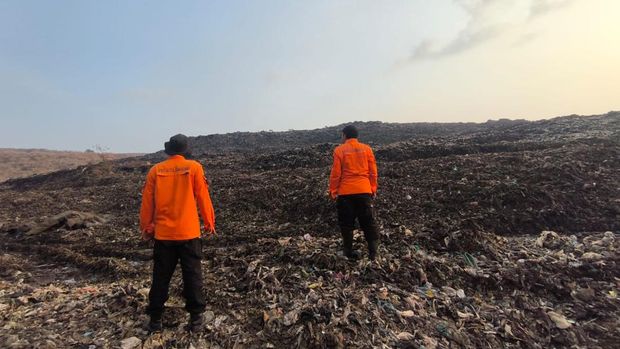 Kondisi terkini kebakaran di TPA Jatibarang di Kecamatan Mijen, Kota Semarang, Senin (5/10/2026).