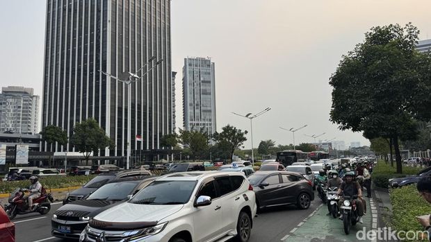 Lalin Sudirman sekitar GBK macet jelang laga final FIFA ASEAN Cup 2026 Lalin Sudirman sekitar GBK macet jelang laga final FIFA ASEAN Cup 2026, Senin (5/10/2026) sore.